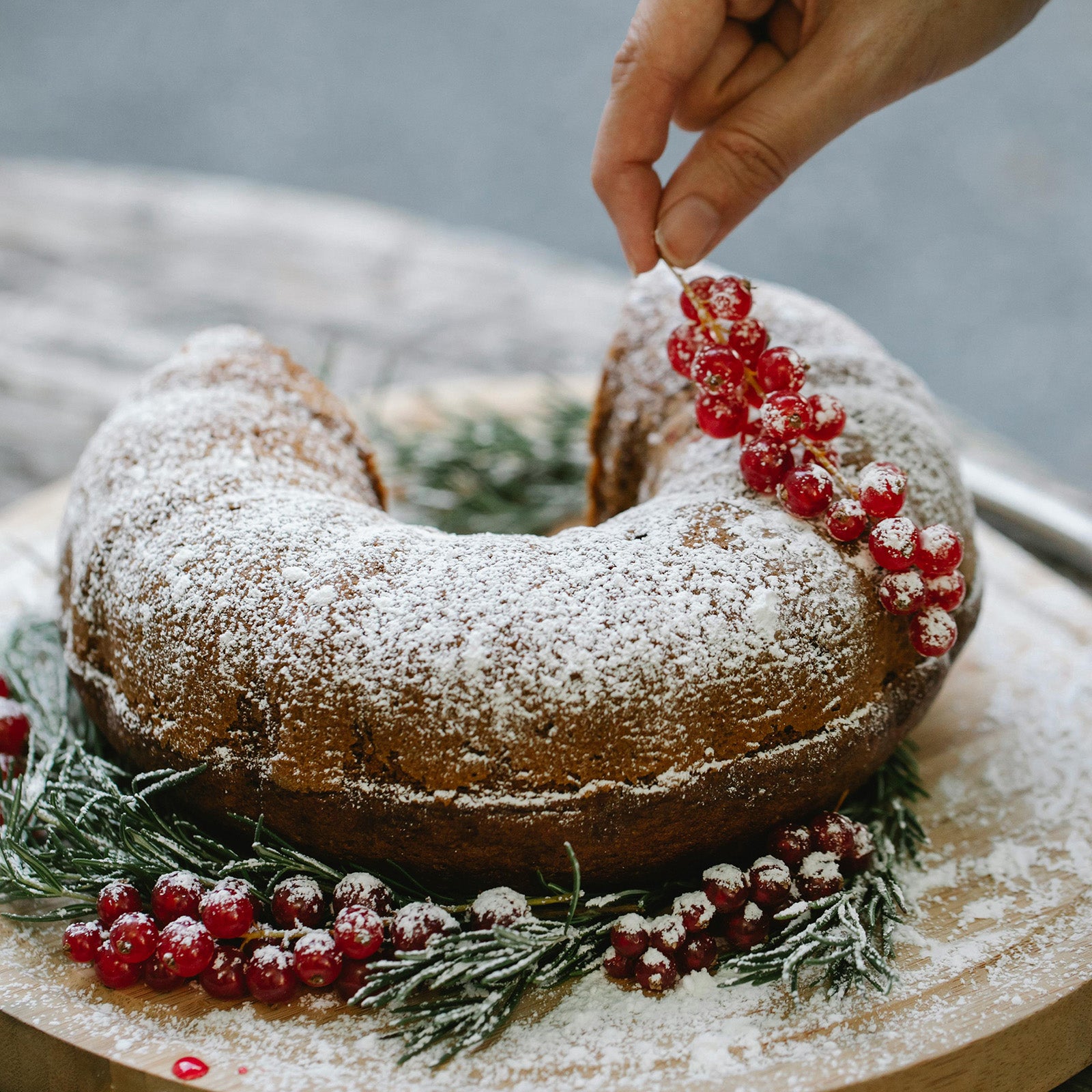 A festive Bundt Cake that’s made for your Christmas table 🍰❄️